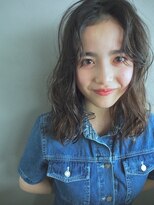 コス(kos) 赤みのないスモーキーグレージュ