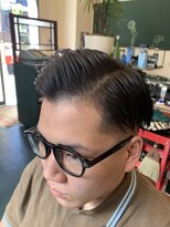 ヴィクターサルーンケイ(VICTOR SALOON K)&nbsp;ツーブロック×フェード