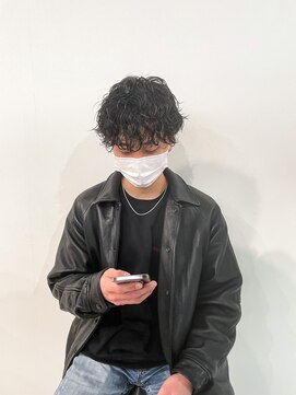 ヒビヲ(HIBIO) 前下がりマッシュ波巻きスパイラルパーマメンズツーブロック横浜