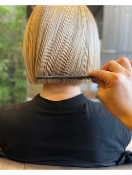 チヴォリ(CIVOLI) ホワイトベージュボブ