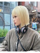 ルーム(Loom.)&nbsp;ダブルカラーミニボブブロンドケアブリーチベージュカラー