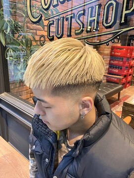 フォーコーナーズ(Four Corners) クロップ/ハイトーン/スキンフェード/刈り上げ