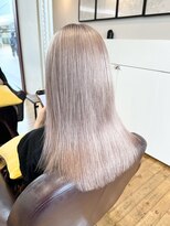 ルッツ(Lutz. hair design)&nbsp;ホワイトベージュ【千代田彩夏】