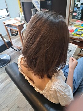 ピープス(PEEPS) くびれ外ハネ&グレージュカラー