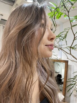 ロア インターナショナル 新宿店(LoA International) 海外ミルクティーベージュ