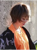 シアーベージュオリーブカラークールショートレイヤーボブルフ