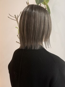 ヨロ 小岩(YOLO) バレイヤージュハイライトカラーグレージュボブダブルカラー