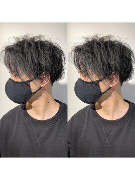 ネオリーブ モカ 川崎チネチッタ店(Neolive mocca) 前下がり スリークショート センターパート スパイラルパーマ