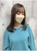 内巻きでまとまるレイヤーヘア