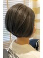 シュ シュ ヘア デザイン(chou chou hair design)&nbsp;丸いボブスタイル全体アッシュカラーサイドにインナーカラー入り