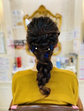 美容室 ティンカーベル 編み下ろしヘア