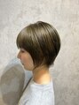 アルデバランフォローオブヘアー(ALDEBARAN follow of hair)&nbsp;フォギーベージュセクションカットでシルエットを上品に。