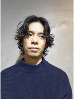 キュー(Cue_) 外国人風カーリーパーマセンターパートウルフ　1【影山】