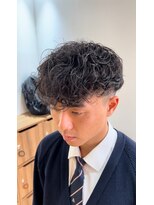 ダブルオオガキ (W-ogaki)&nbsp;スペインカール刈り上げツーブロックメンズパーマフェード