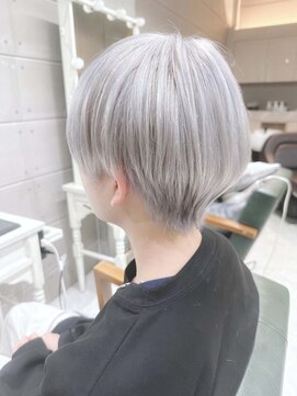 デイズ(days) ブリーチデザイン×ホワイトアッシュカラー マッシュボブ