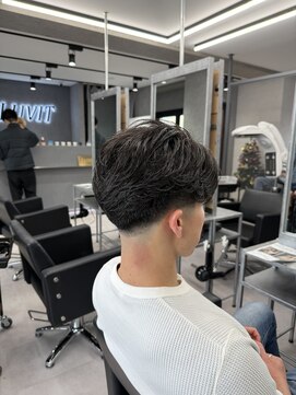 テーパーフェードセンターパート