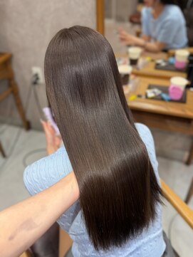 コローレ(Colore) 赤みを抑えたオリーブベージュ