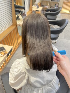 リファインド(REFINED) 色落ちまで綺麗なオリーブアッシュ
