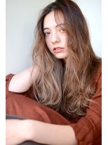 ミラバイグリーン(Mira by green)&nbsp;センターパート×フェザーロング【無造作】 01