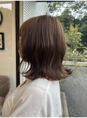 オリーブベージュ