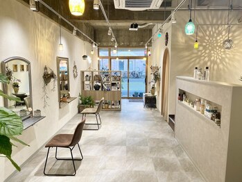 アトリエレゴ(atelier REGO)の写真/【居心地よい上質空間サロン】こだわりのインテリア・照明・植物に囲まれた店内で綺麗になれるサロン♪