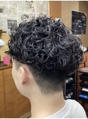 センターパートツーブロックパーマスタイル（ベリーショート）