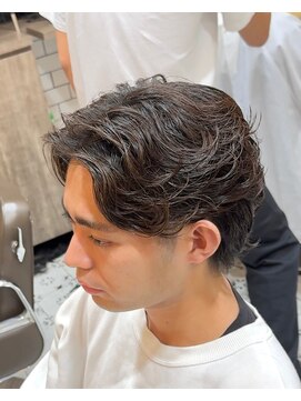 グルーマーズトウキョウ(GROOMER/S TOKYO) ラウルカール　ニュアンスパーマ　センターパート　メンズパーマ