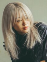 バーノン(VERNON)&nbsp;WHITE SEMILONGwearingFUMIKA　UCHIDA【VERNON】058-262-3611UP