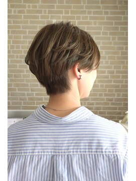 美容室ぬばたま 練馬店 美シルエットショート×アッシュカラー