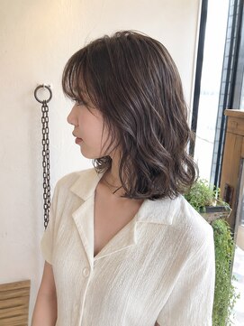 カミナ(KAMINA) 大人可愛い♪ゆるふわ外ハネミディアム