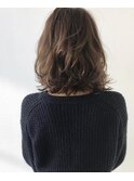 切りっぱなしボブひし形シルエットグレージュエアリーミディアム