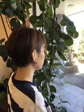 エッセンス ☆大人かわいい前下がりツーブロックショートボブ30代40代