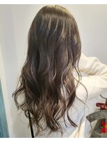 サーティーン(THIRTEEN)&nbsp;HUEglossでダメージレス柔らか透明感ダークトーン【20代30代】