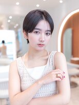 20代30代大人可愛いグレージュカラー斜めバングショートボブ