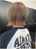 切りっぱなしボブ ベージュカラー 10代20代 外ハネボブ