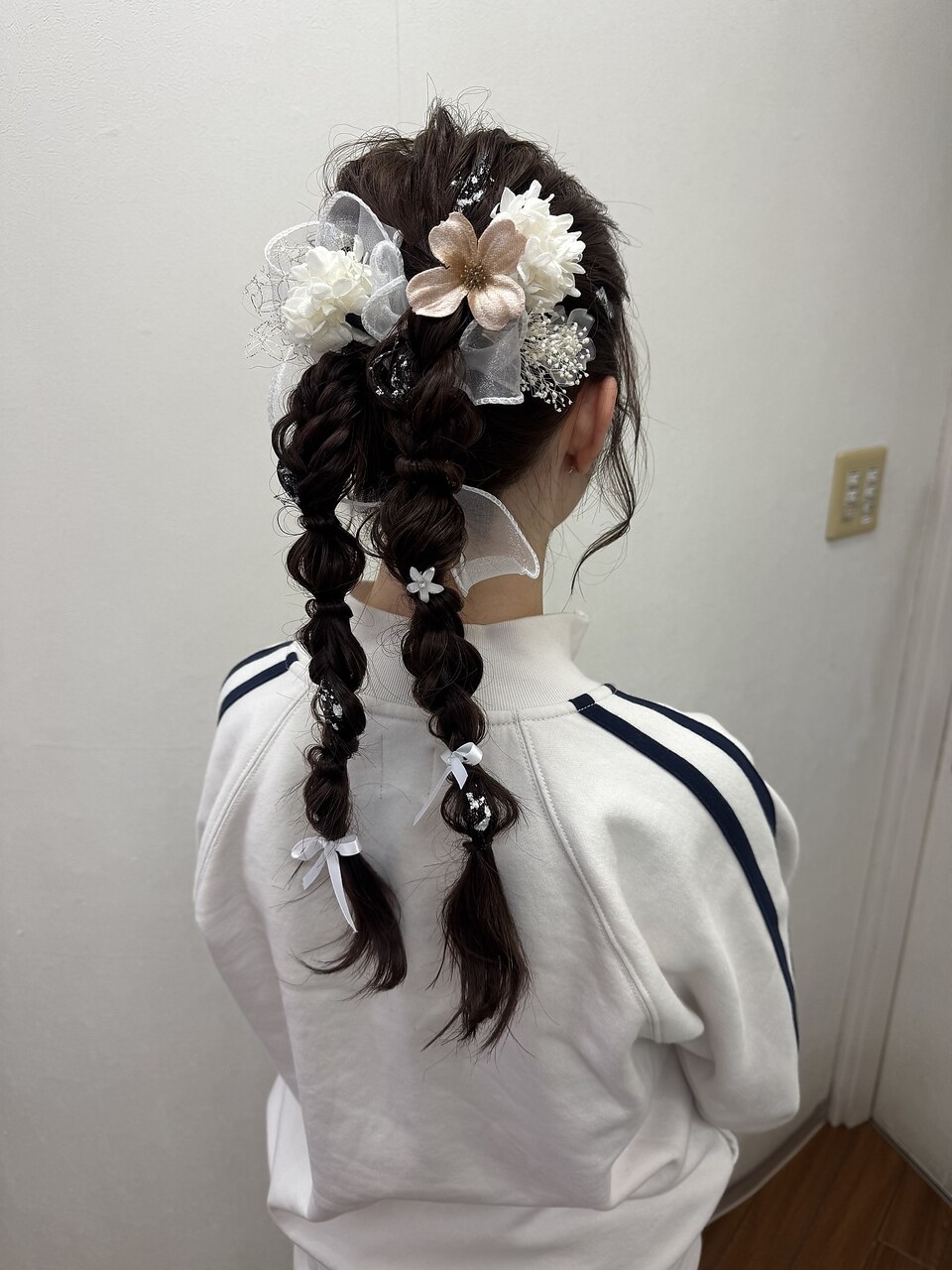 ツインポニーアレンジ 成人式ヘアセット 10代：L246314529｜アカネ