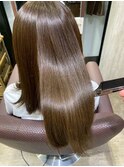 外ハネでつくる、ラフで大人っぽい抜け感ロング/酸性ストレート