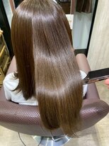 ビーチェ 小岩(Bice) 外ハネでつくる、ラフで大人っぽい抜け感ロング/酸性ストレート