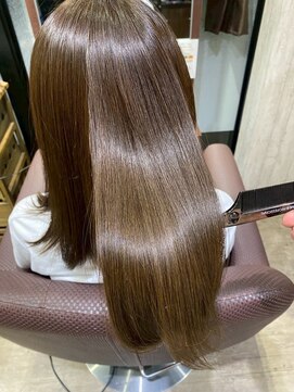 ビーチェ 小岩(Bice) 外ハネでつくる、ラフで大人っぽい抜け感ロング/酸性ストレート