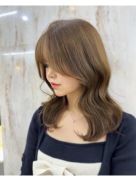 ラビス(Lovis) ミディアム/暗めカラー/デザインカラー/フェイスフレーミング