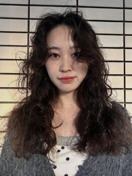 洗練された"ふわくしゃパーマ&くるくるパーマ"*飾らないおしゃれとシルエットで日常を楽しむ*[千葉駅]