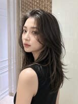 オアシスアヴェダ ザ・ペニンシュラ東京(OASIS AVEDA) 大人セミロングレイヤー・長め前髪・グレージュ20代30代