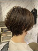 ふんわりツヤ感こなれ丸み髪質改善ショート【カミケンパセオ】