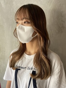 サクラ オモテサンドウ(SAKURA) ポニーテールに結んでも可愛いインナーカラーベージュ　表参道