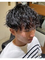 フリーク バーバーショップ 都島店(FREAK BARBER SHOP)&nbsp;ツイストスパイラルパーマ無造作ツーブロックマッシュ