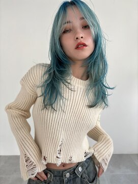 ベター(better) ターコイズカラーとレイヤーカットでカジュアルを楽しんで