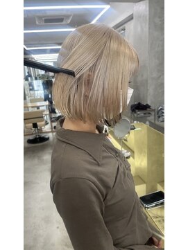 イェン(YEN.) モードなハイトーンボブ