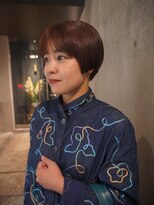 カシ 中目黒(CASI)&nbsp;刈り上げショートは明るめ秋ブラウンで楽しむ