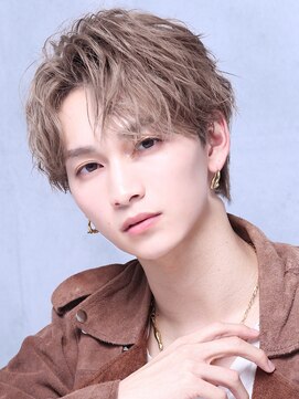 リップス 吉祥寺店 (LIPPS) ホワイトミルクティーベージュツーブロフェザーショート