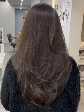 プラチナ(PLATINA) ハイレイヤーレイヤーカットブリーチ無しカラー顔周り